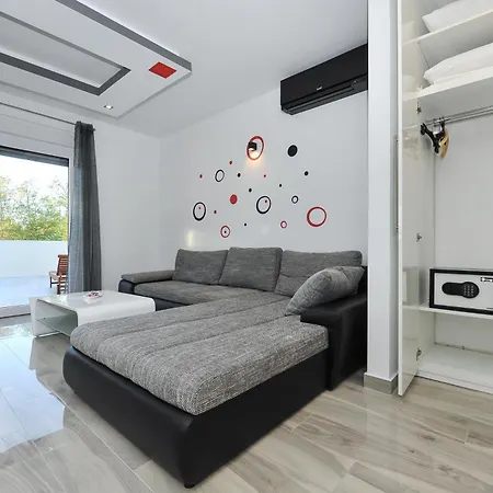 Ledinko Villa *